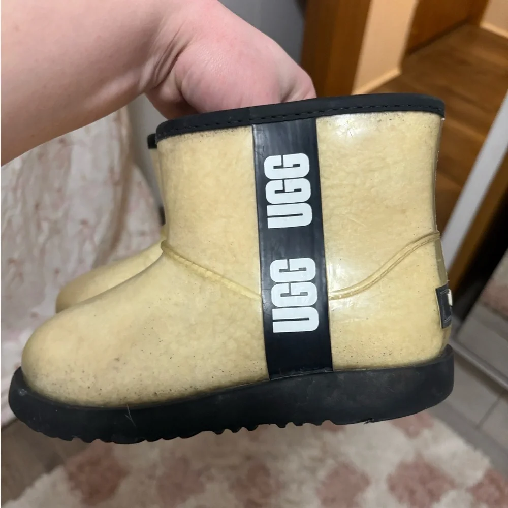 UGG Women's Cream Ankle Booties